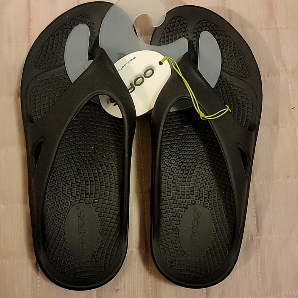 NEW Oofos OOriginal Sandals Men's 6 Women's 8 Black Recovery Flip Flop 1000